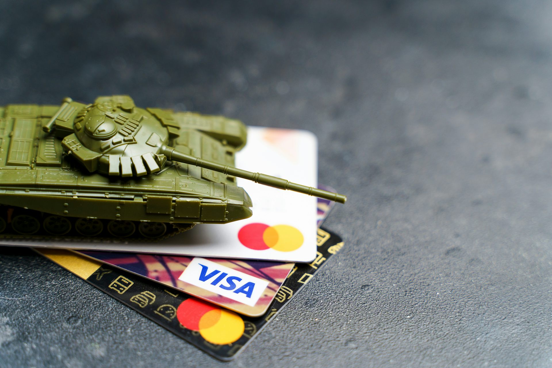 Char sur des cartes bancaires.