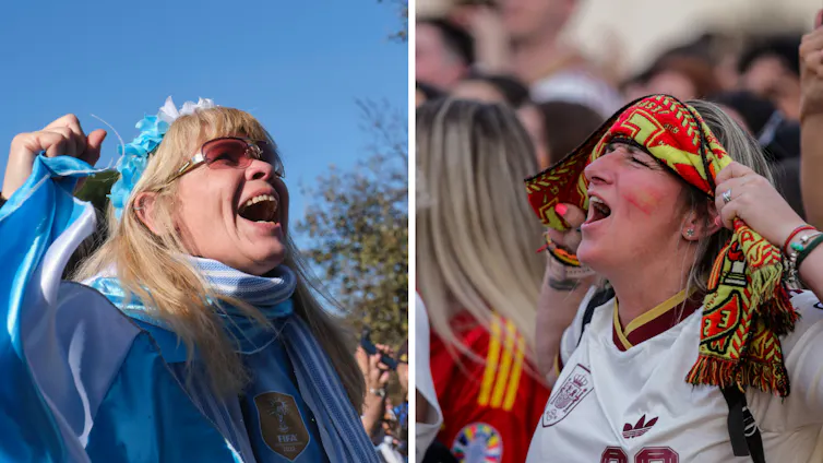 Una mujer vestida de azul claro grita en una de las fotos. En la de al lado, otra vestida de rojo y blanco, hace lo mismo.