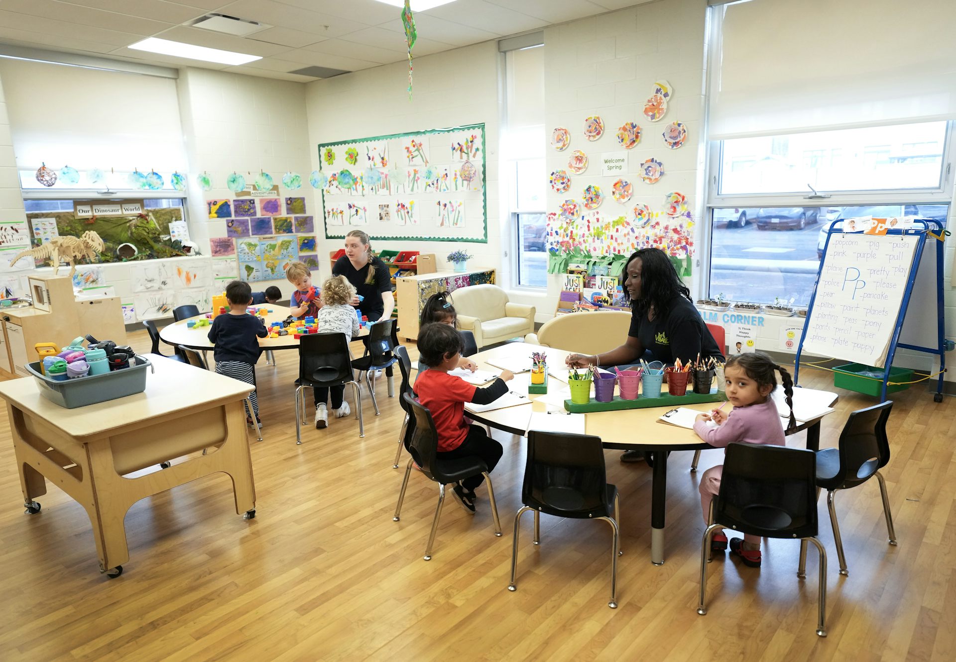 Ich habe ein Kind, ich brauche einen Job: Wie Probleme bei der Kinderbetreuung viele Familien vom Wiedereinstieg ins Berufsleben abhalten