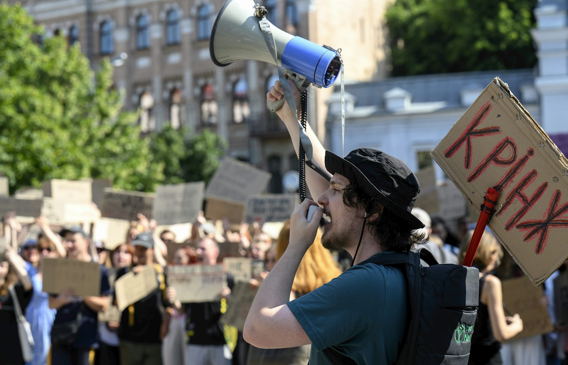 EduWireDaily — Ukraine’s defence shake-up exposes rift in Zelensky’s inner circle