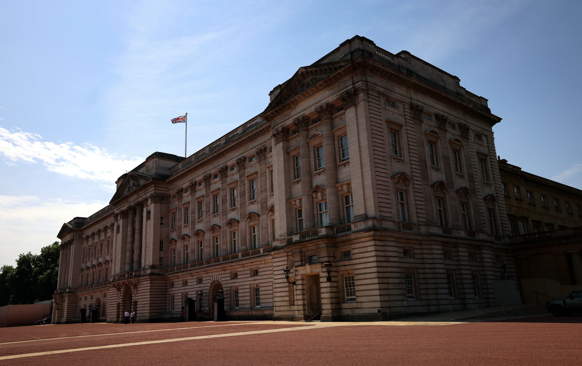 Keir Starmer verlässt Downing Street zum letzten Mal, während Andy Burnham Premierminister wird