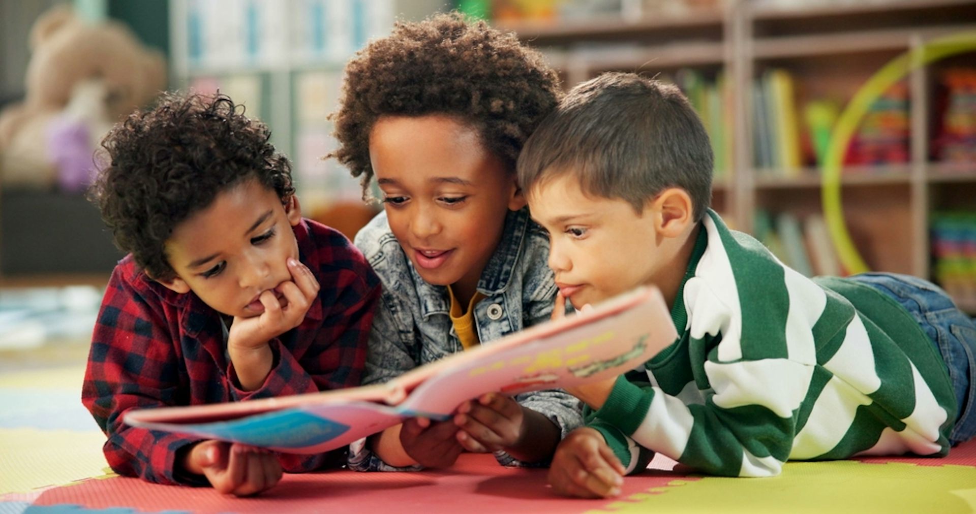 Peu importe ce que les enfants lisent, tant qu’ils lisent ? Dépasser les préjugés sur les « bonnes » et « mauvaises lectures »