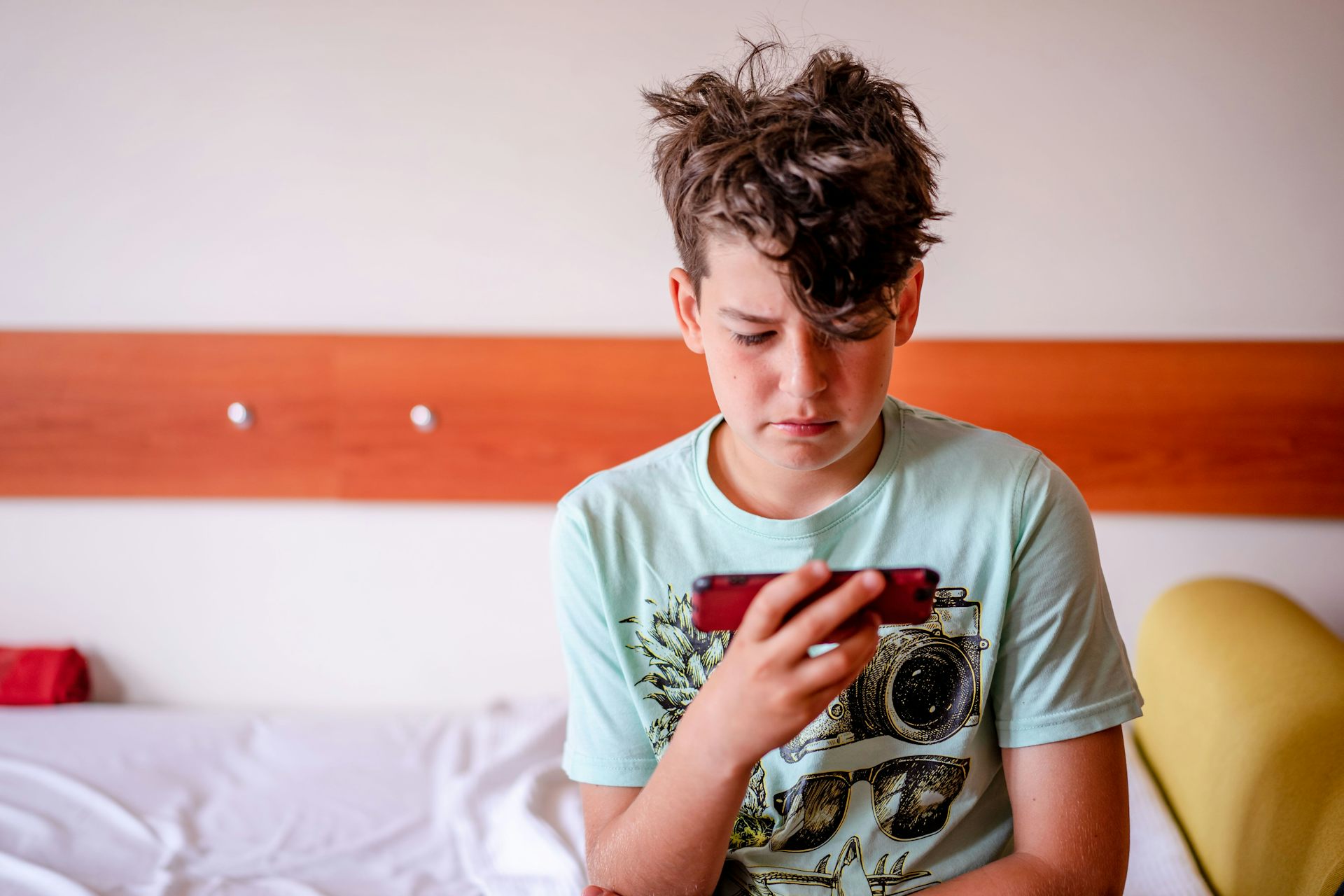 New laws in Victoria target online trolls and harmful tech designs. How will they work?