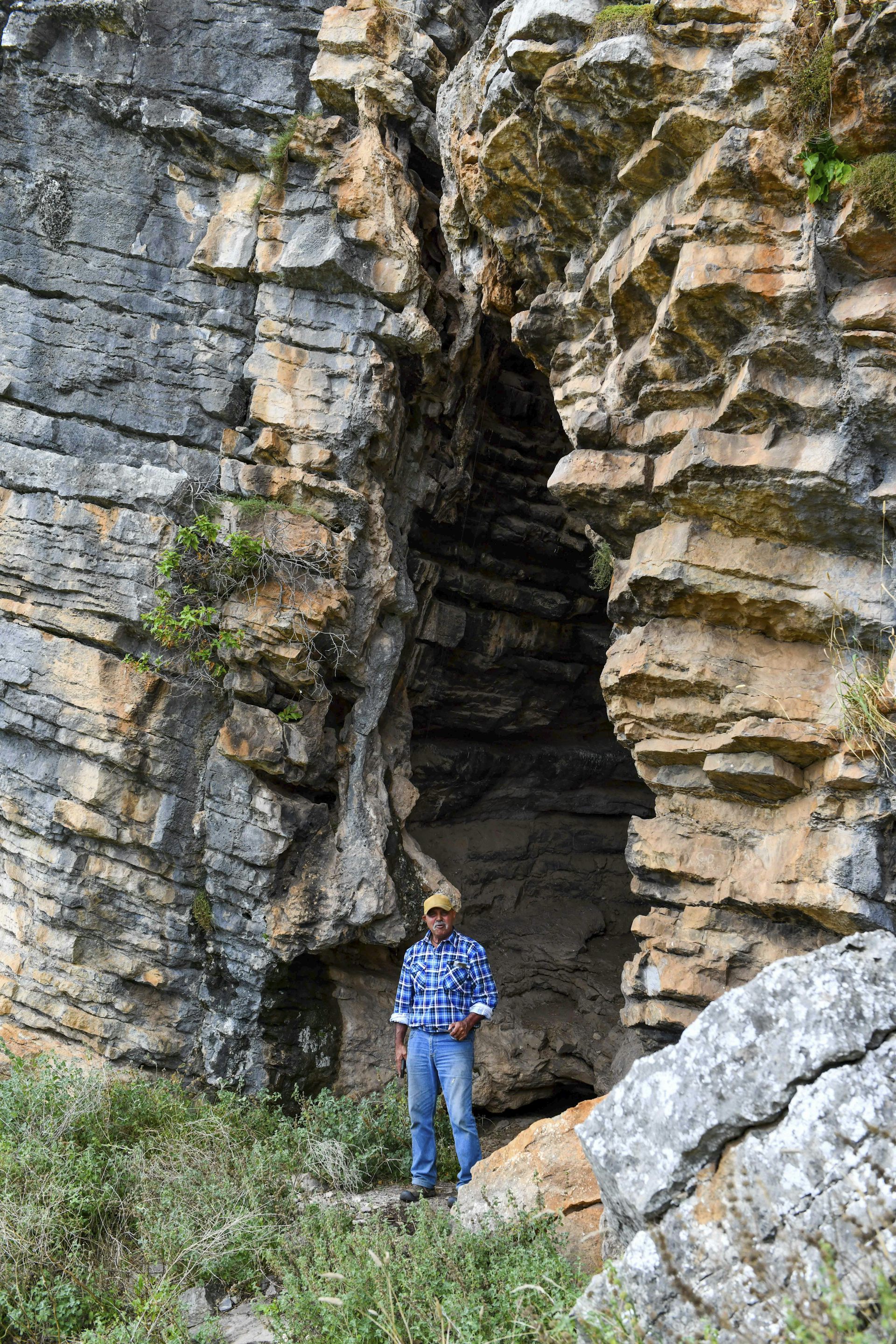 Microscopic plant remains reveal 25,000 years of GunaiKurnai rituals deep in a Victorian cave
