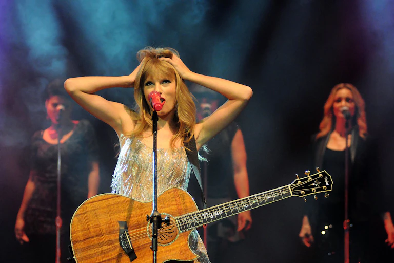 Taylor Swift on stage.