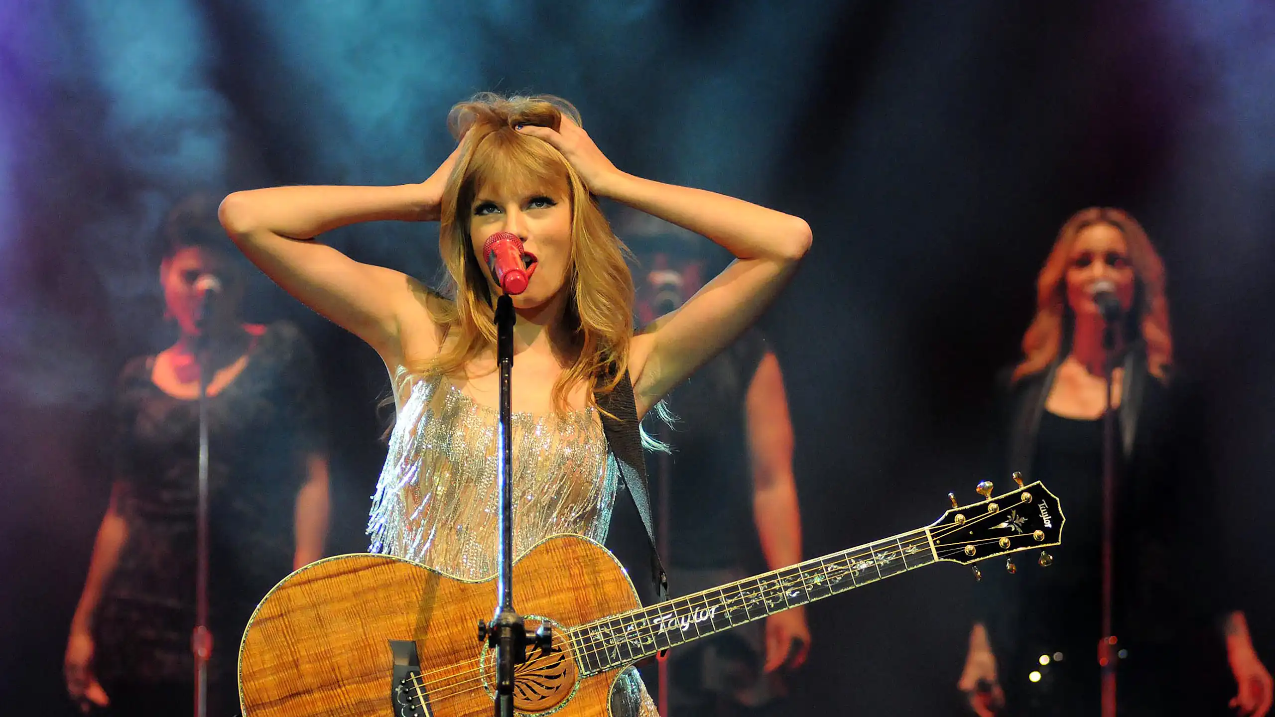 Taylor Swift on stage.