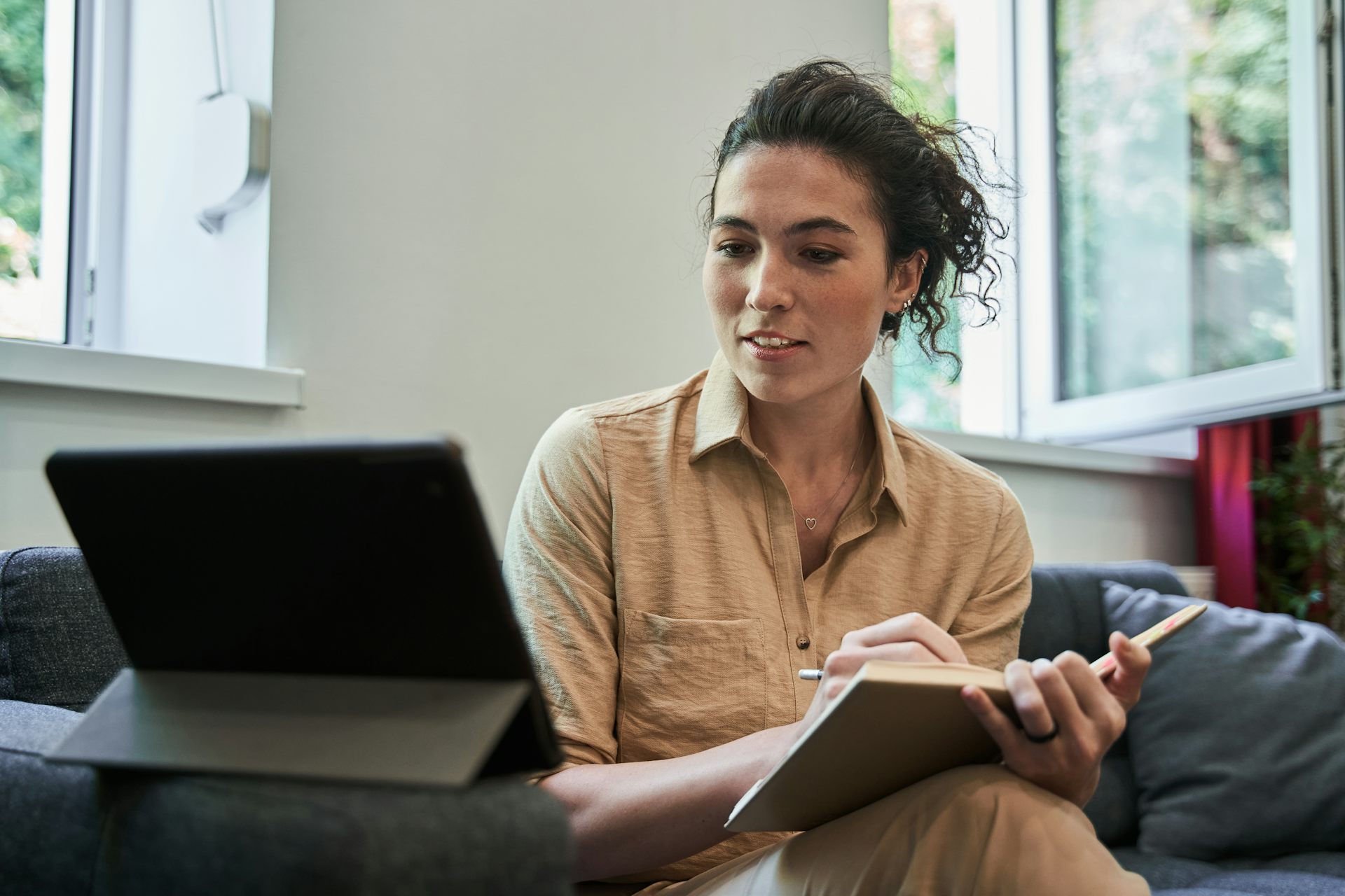 ScienceWireDaily — How wellness clinics bend the rules to supply unapproved peptides and anti-ageing injections