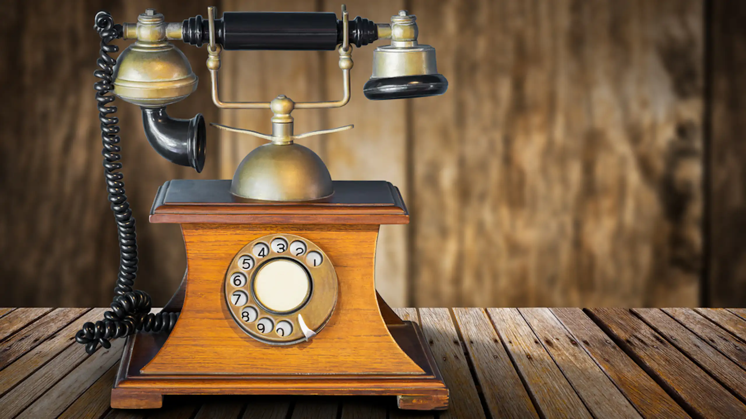 Un téléphone ancien.