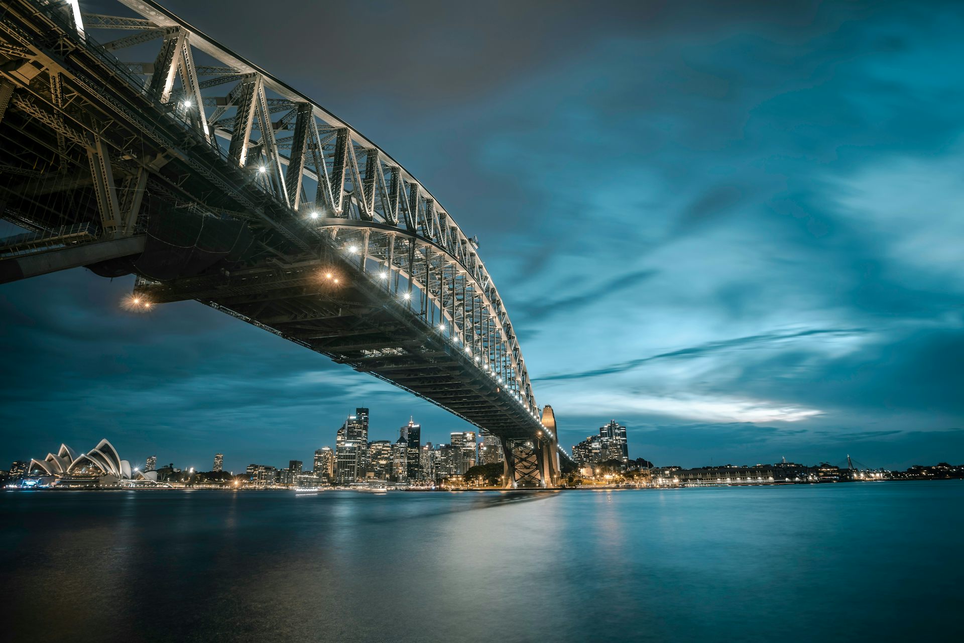 Australian poetry classics: Kenneth Slessor’s Five Bells gives Sydney Harbour back its darkness