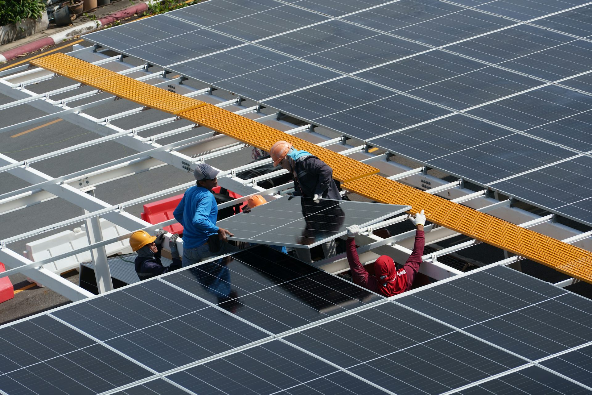 Les métiers de la transition écologique restent encore peu attractifs, avec de bas salaires et de mauvaises conditions de travail