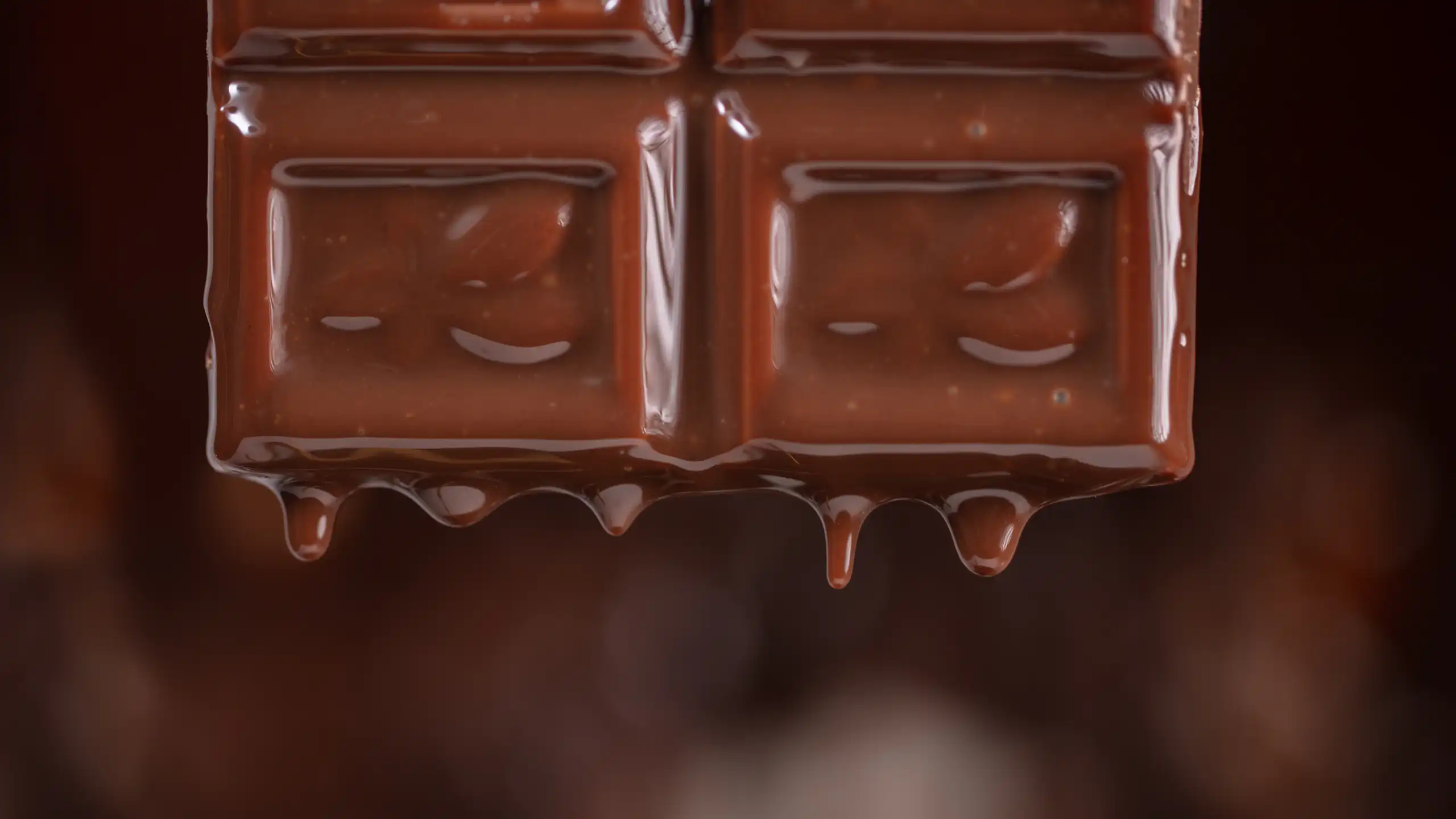 Un morceau de chocolat en train de fondre.