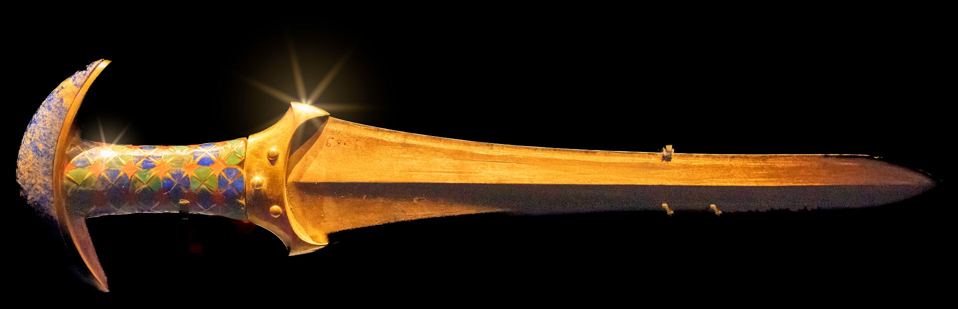Uma adaga dourada