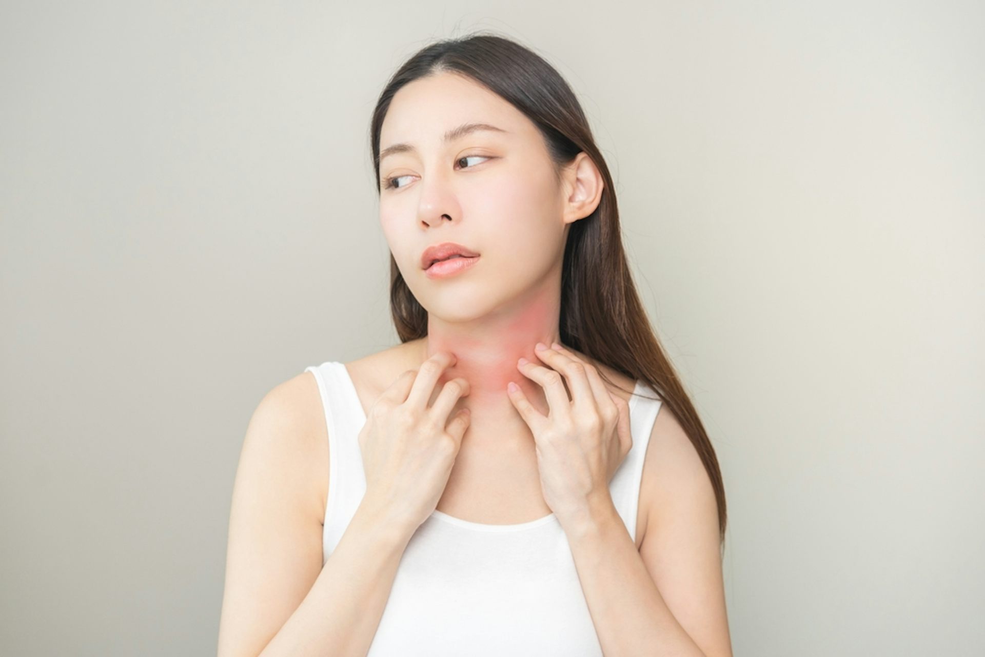 A woman with a rash on her throat.