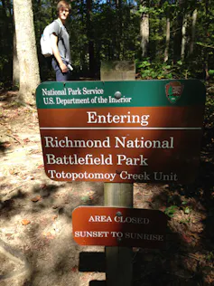 A sign for 'Richmond National Battlefield Park' with trees in the background