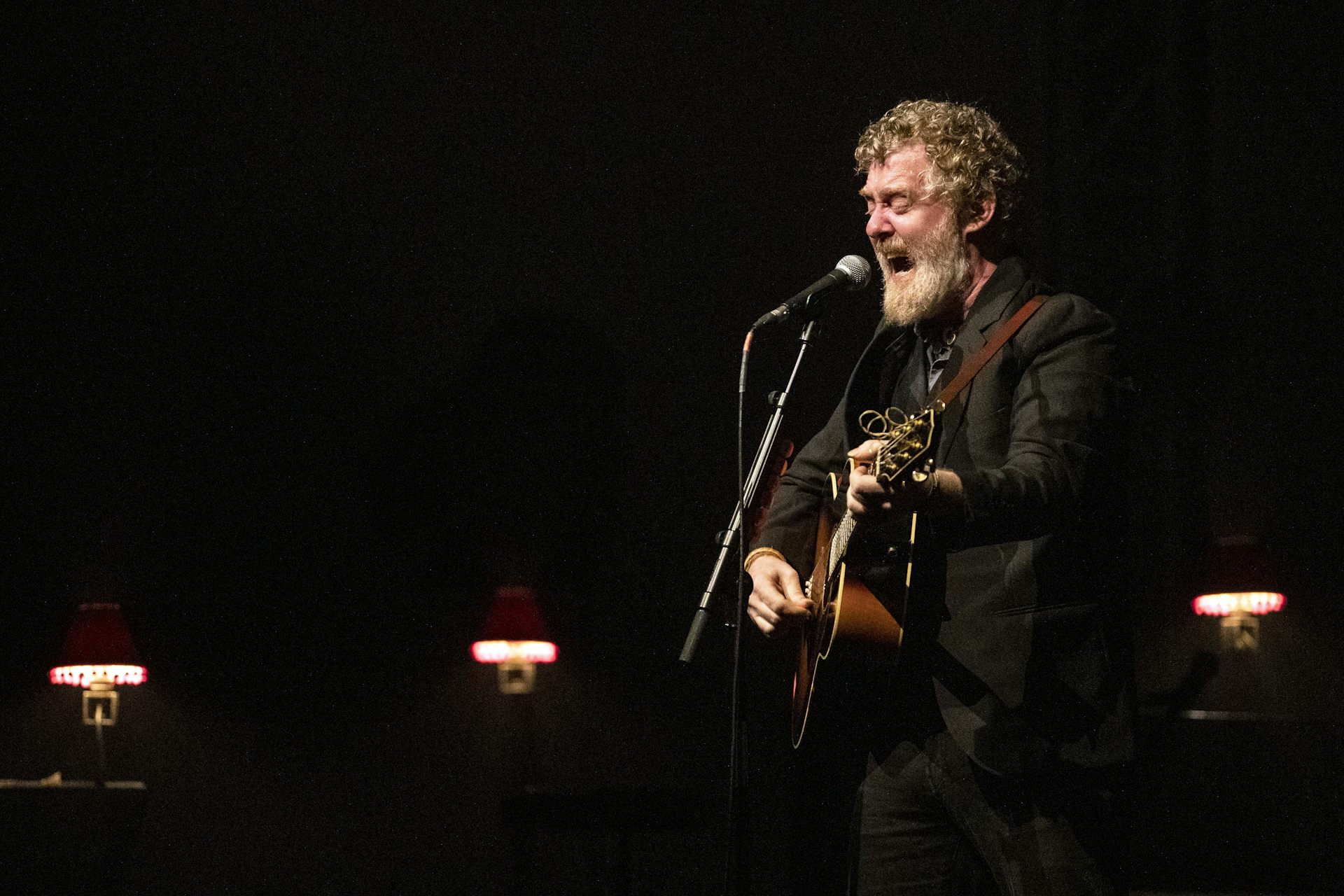 EduWireDaily — Glen Hansard: a tireless, warm-hearted troubadour whose music brought people together