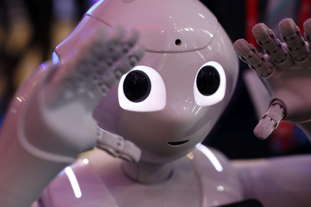 theconversation.com - Ewart J. de Visser - When expressive humanoid robots are awkward, people become wary - new brain study