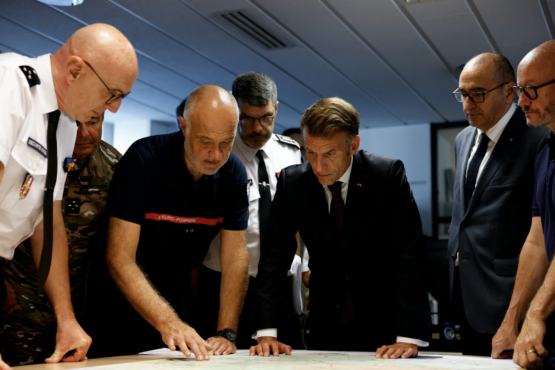 Dans la salle de crise du Centre opérationnel départemental des services d’incendie et de secours (CODIS) à Bordeaux, en juillet 2026