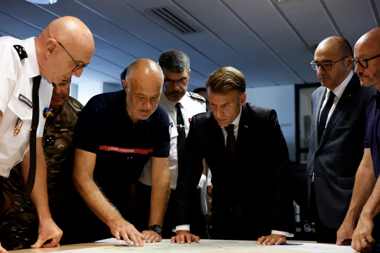 Dans la salle de crise du Centre opérationnel départemental des services d’incendie et de secours (CODIS) à Bordeaux, en juillet 2026