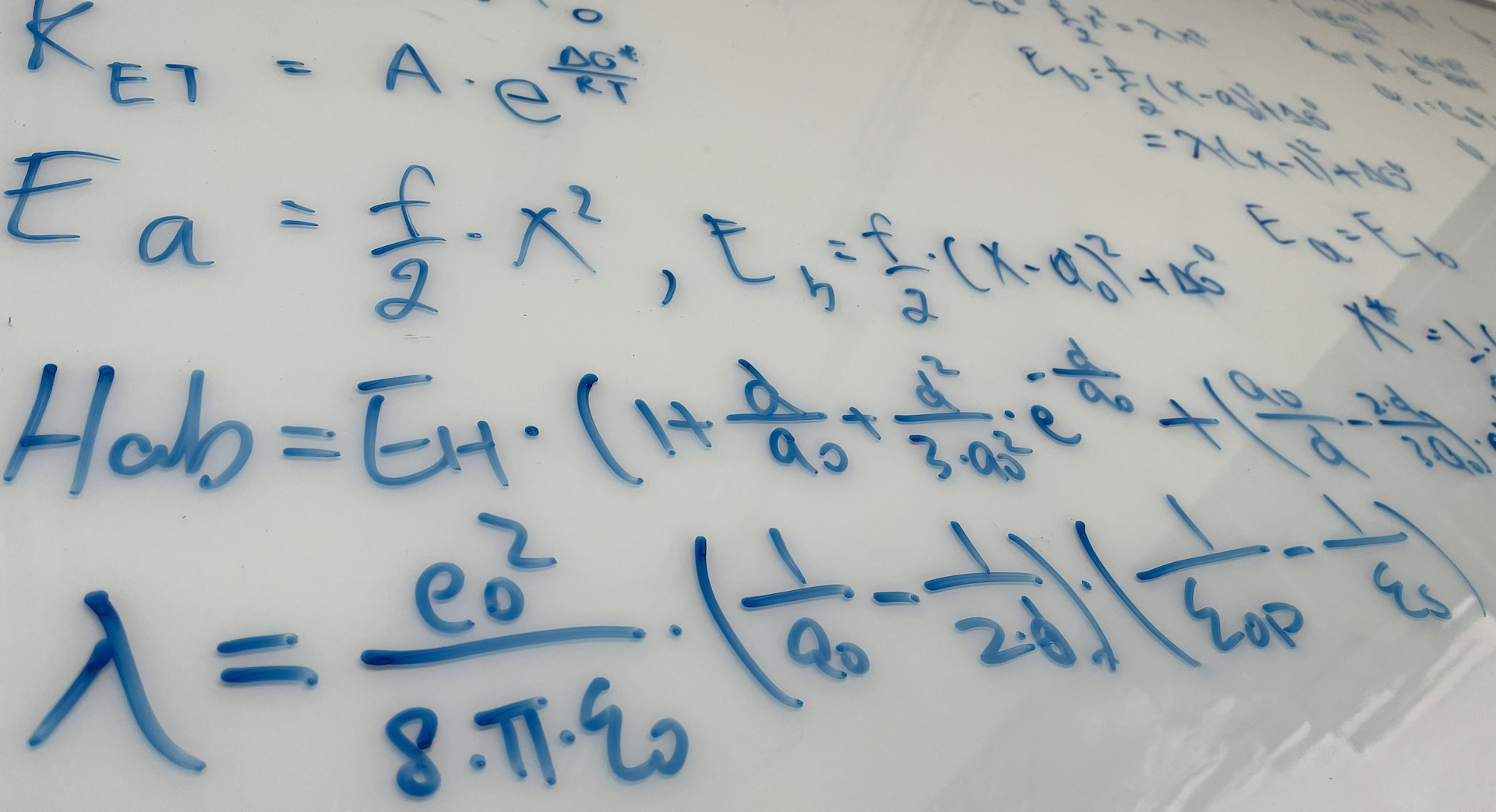 Équation analytique sur un tableau blanc