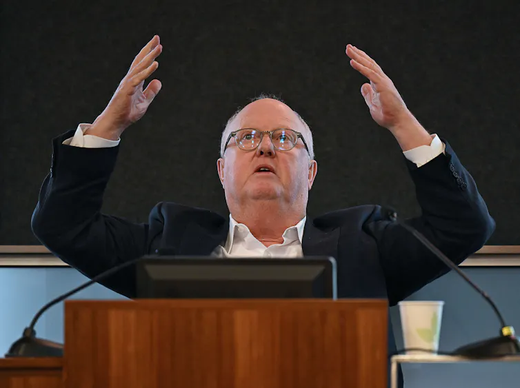 Witness Geoffrey Watson giving evidence to the Queensland inquiry into the CFMEU.