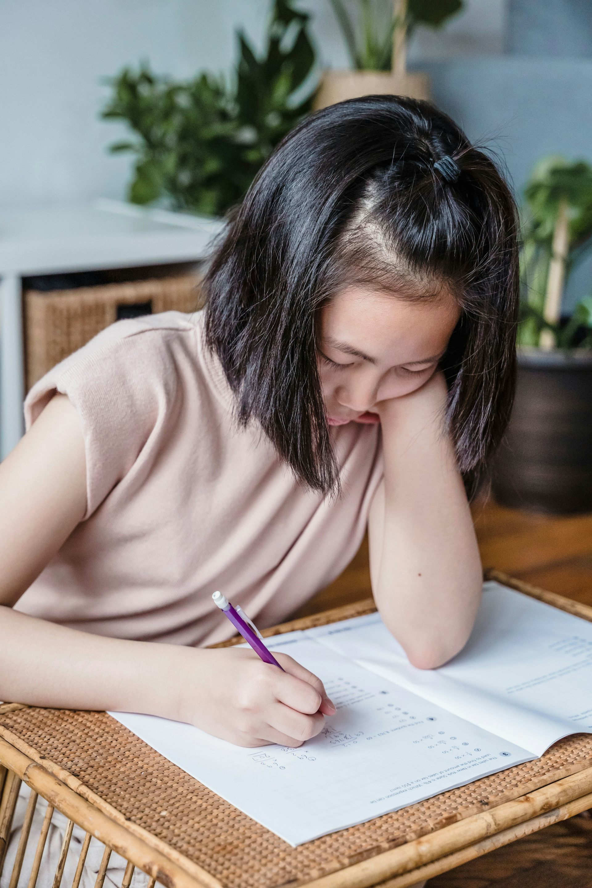 Saat mulai puber, anak perempuan dengan ADHD lebih berisiko mengalami kesulitan belajar di sekolah.