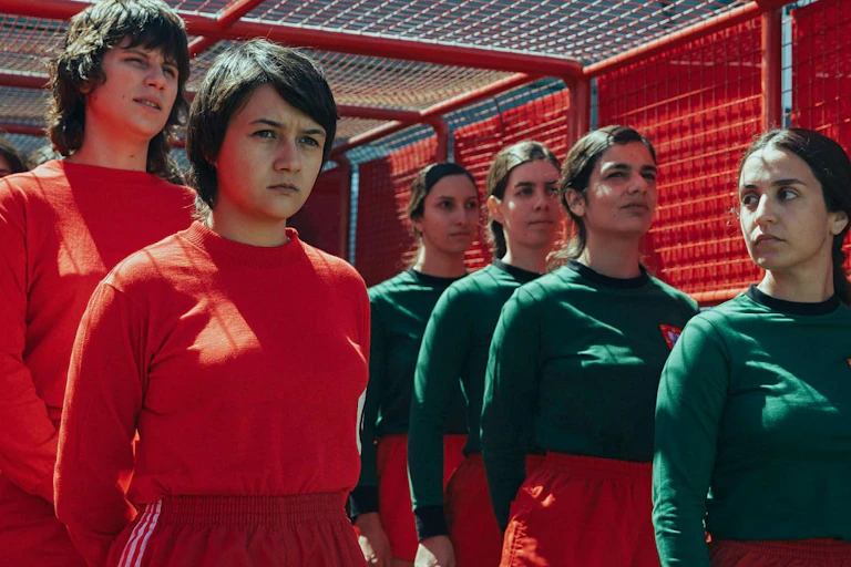Mujeres futbolistas antes de salir al terreno de juego