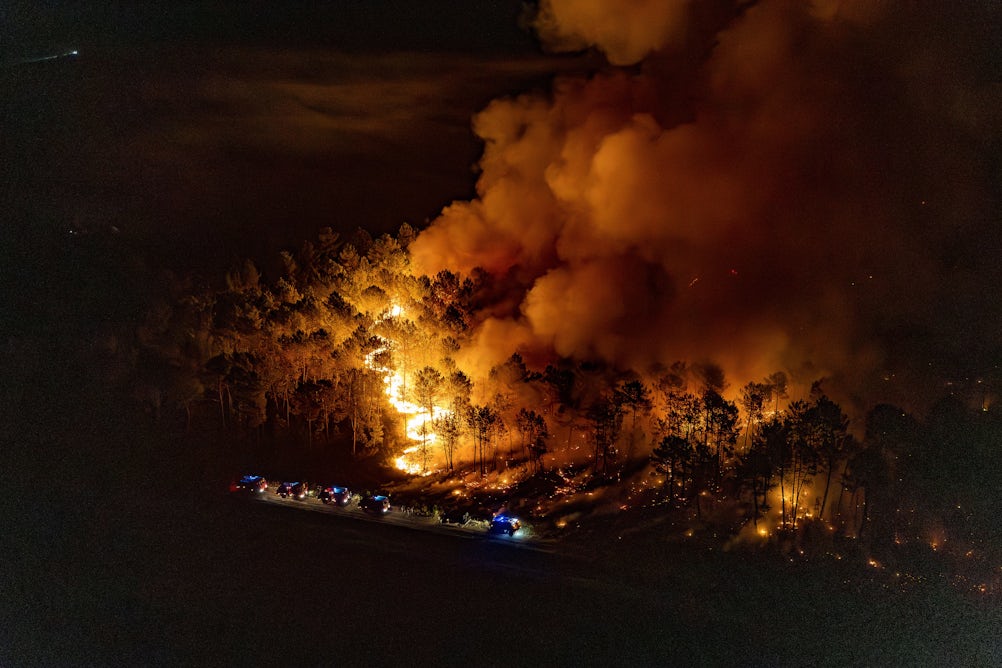 theconversation.com - Narmin Nahidi - How wildfires and heatwaves affect your travel insurance