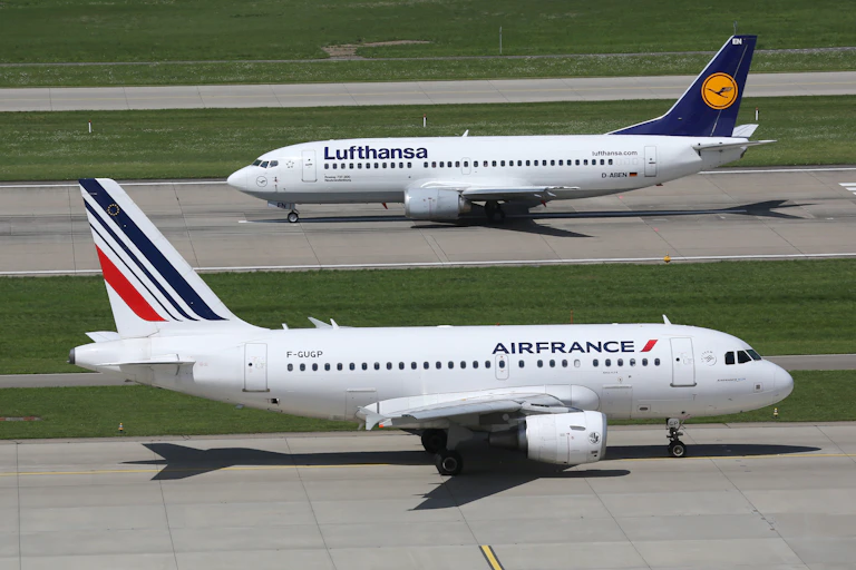 Deux avions Air-France et Lufthansa se font face-à-face