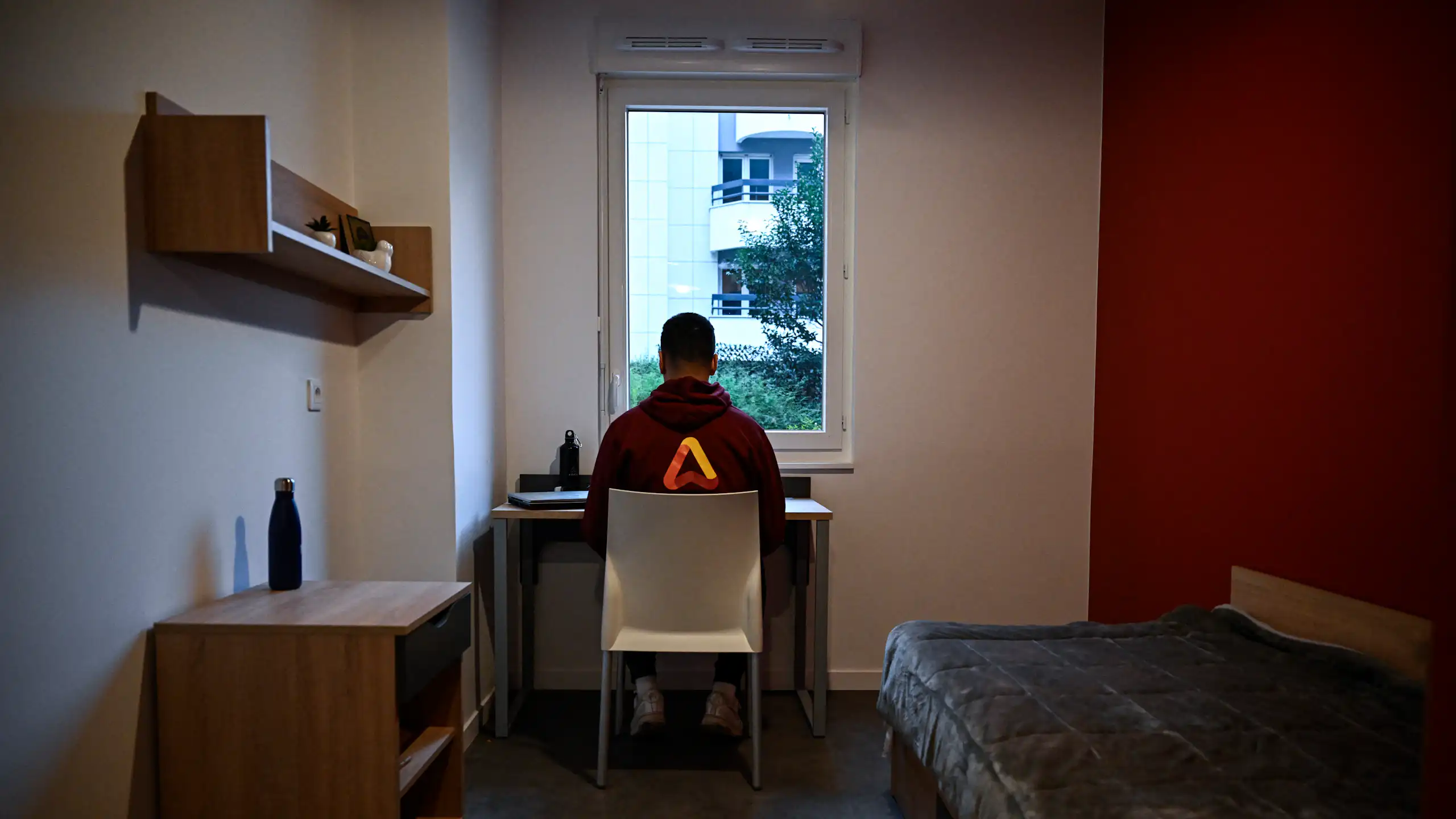 Une chambre des nouvelles résidences étudiantes de l’ARPEJ, à Suresnes, lors d’une visite ministérielle en 2023.