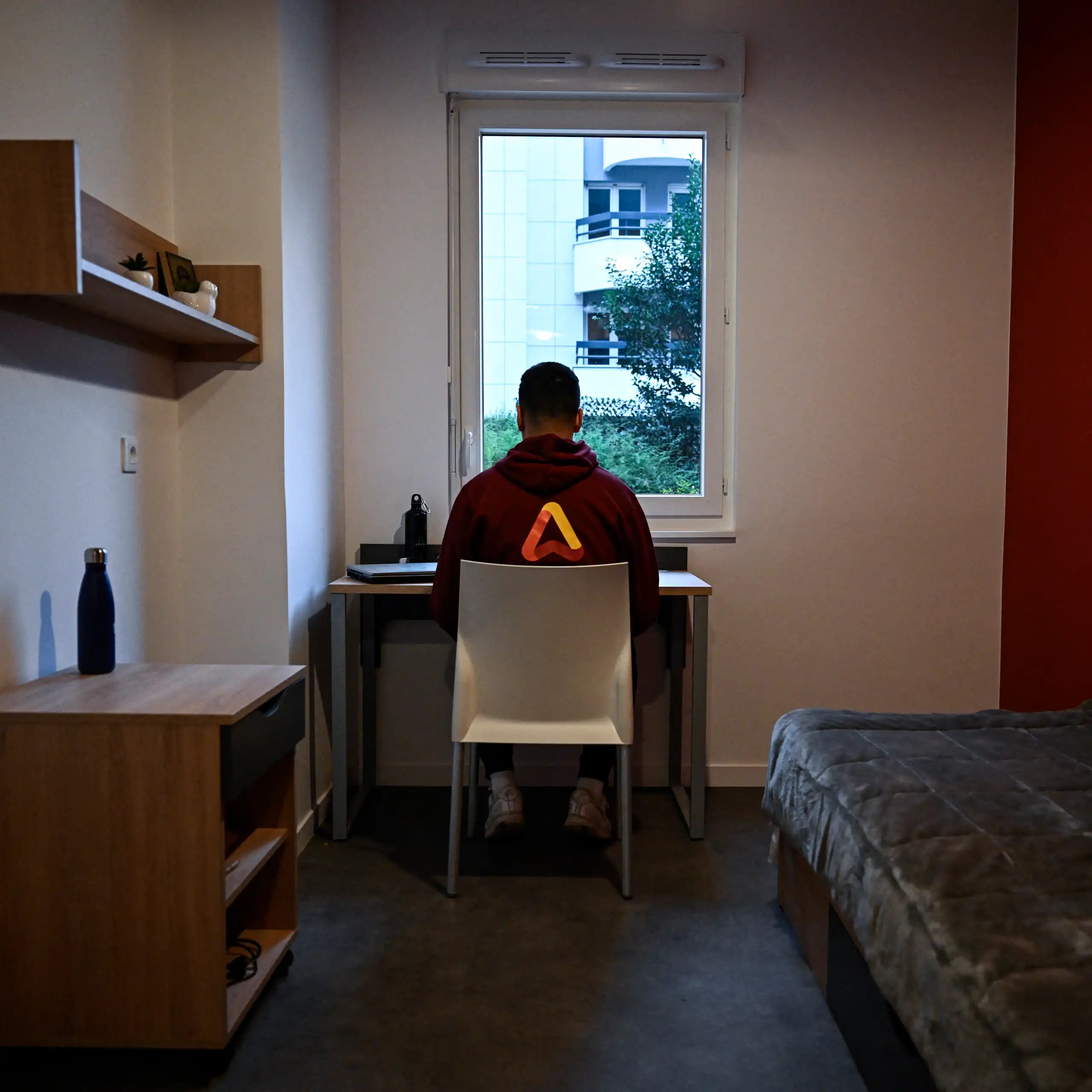 Une chambre des nouvelles résidences étudiantes de l’ARPEJ, à Suresnes, lors d’une visite ministérielle en 2023.