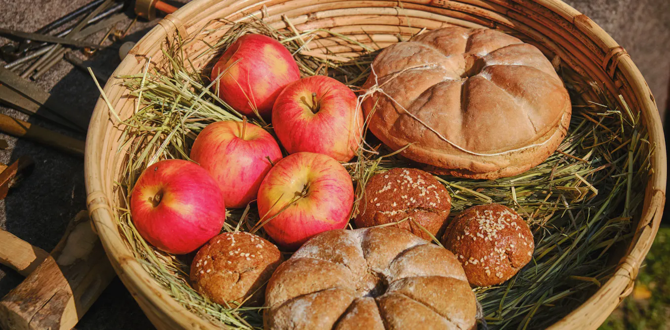 Today’s Mediterranean diet leans on olive oil, vegies and fish. But the ancients mainly ate bread Today’s Mediterranean diet leans on olive oil, vegies and fish. But the ancients mainly ate bread