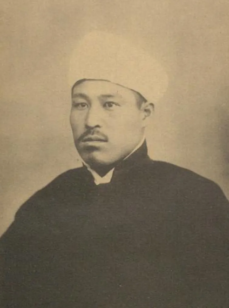 Rising anti-immigration sentiment in Japan obscures a shocking historical past of strategic engagement with Islam 1 A photograph of a man wearing a black high collar jacket and a white hat.