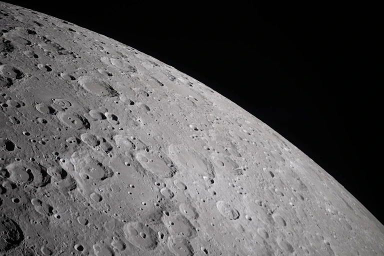 Imagem da Lua captada durante a missão Artemis II da NASA, em abril de 2026.