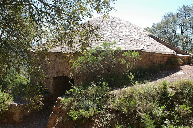 A domed storage building used to hold snow, compressed into ice for use through summer.