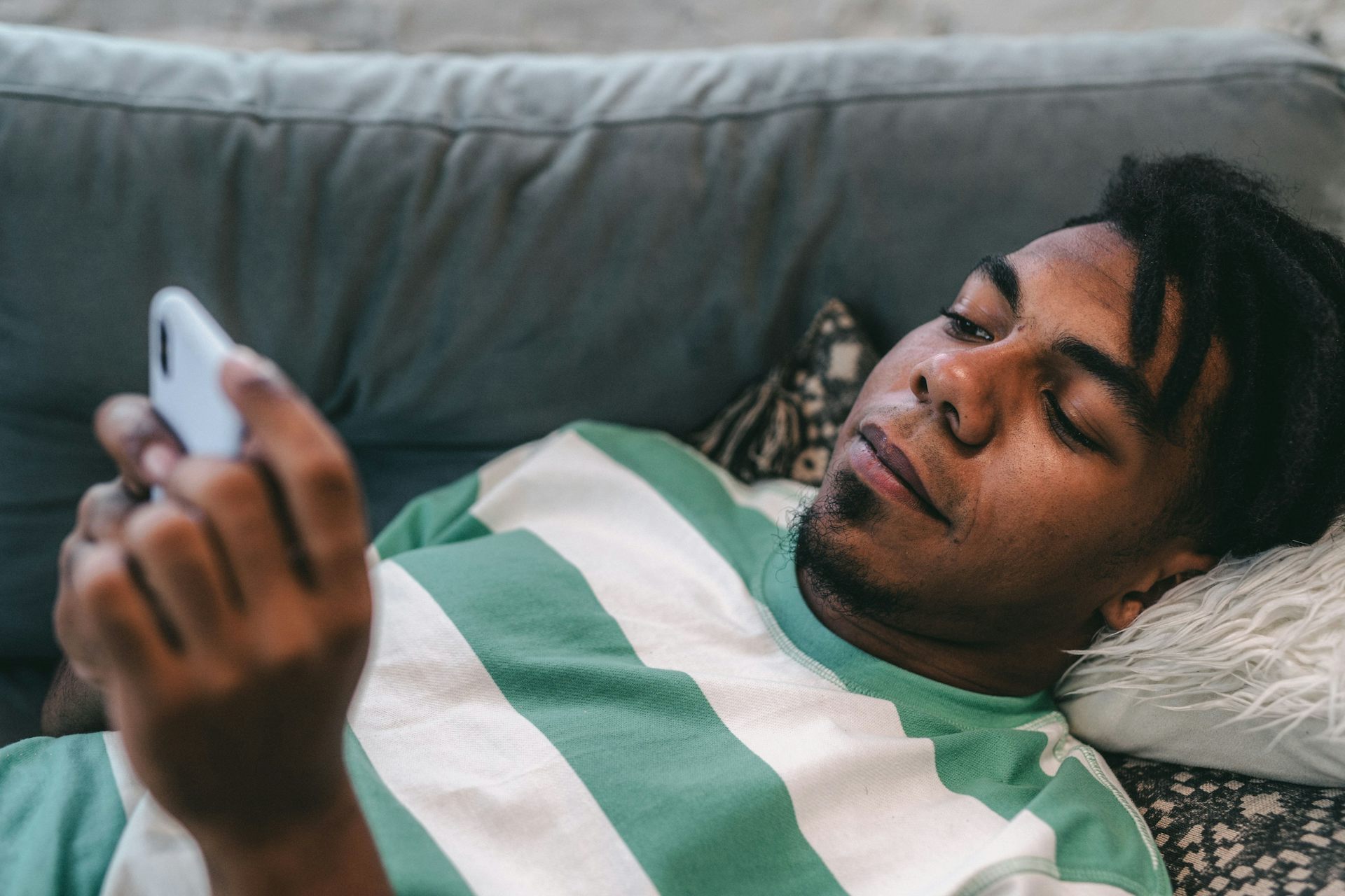 Young men are ‘voicemaxxing’ to sound more attractive. But women aren’t impressed