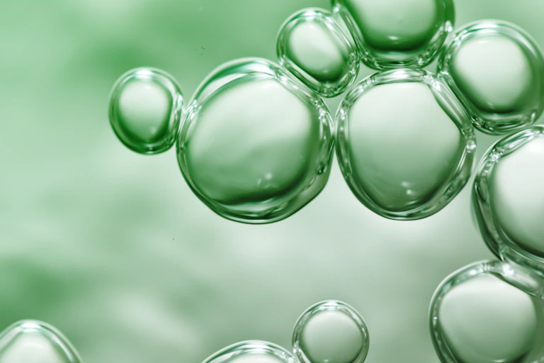 Burbujas de gas verde sobre fondo verde