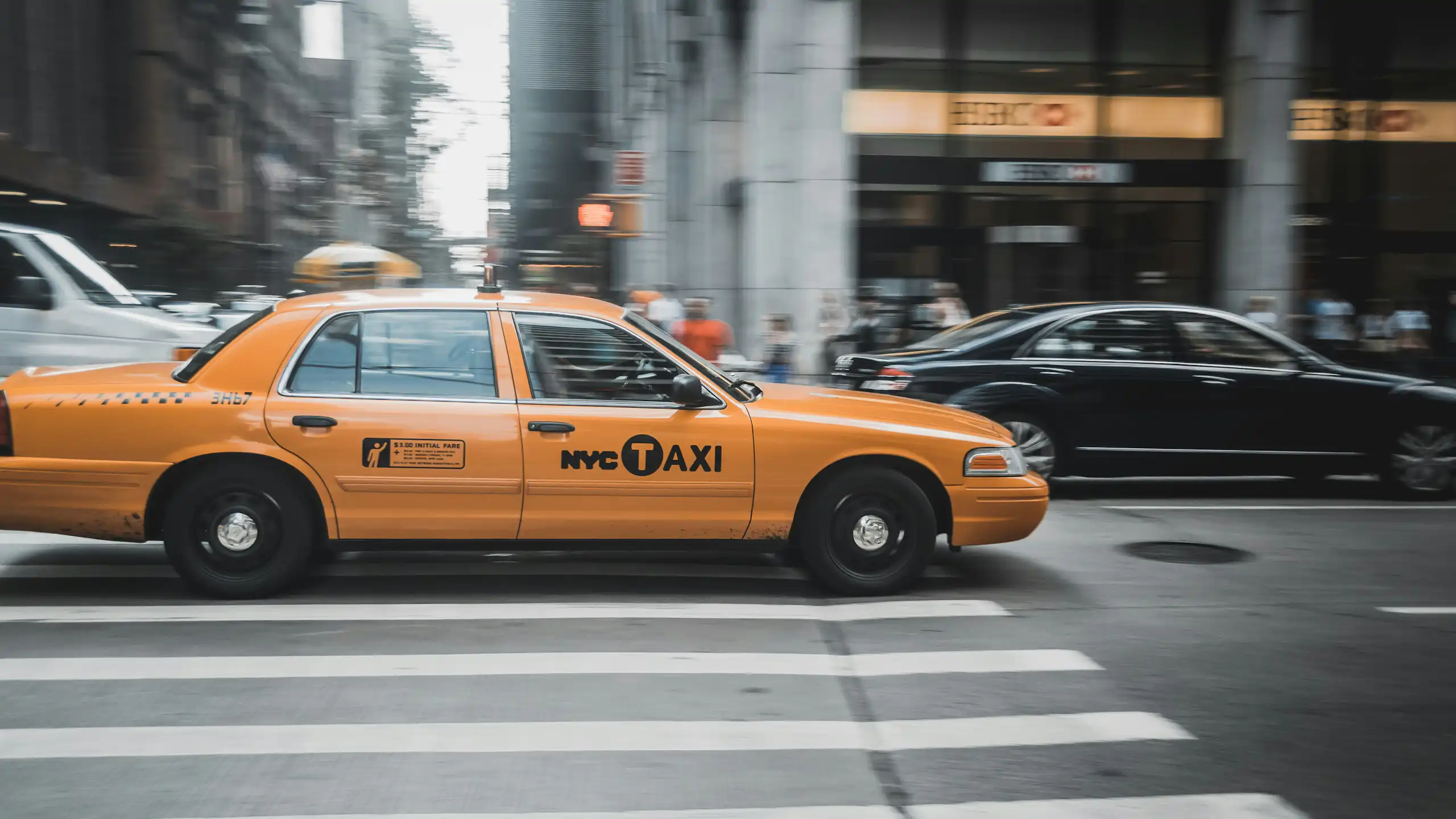 Un taxi roule à New York