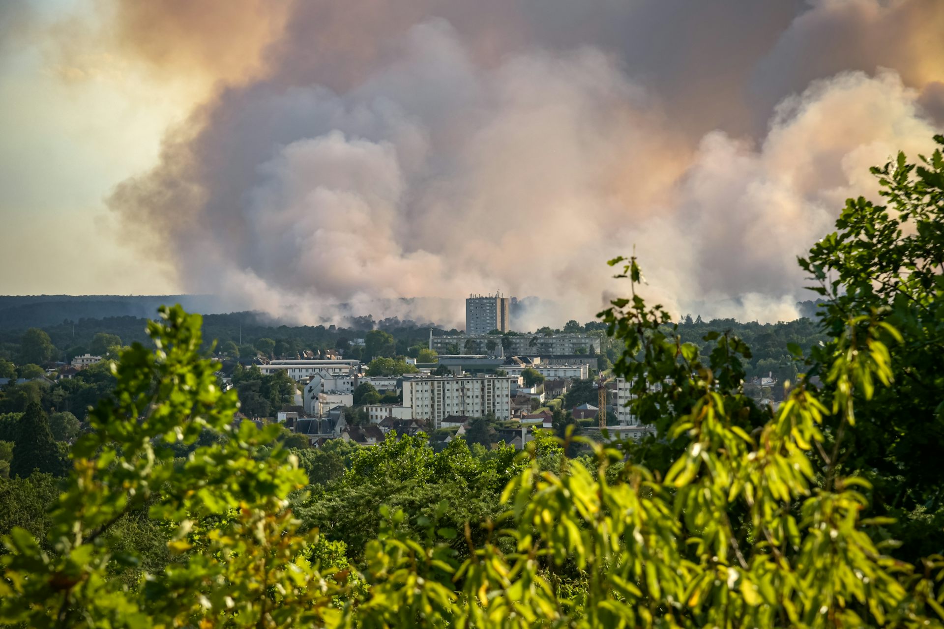 Feux de forêt : derrière les flammes et les fumées, des inégalités sociales de santé invisibles que la France ne mesure pas