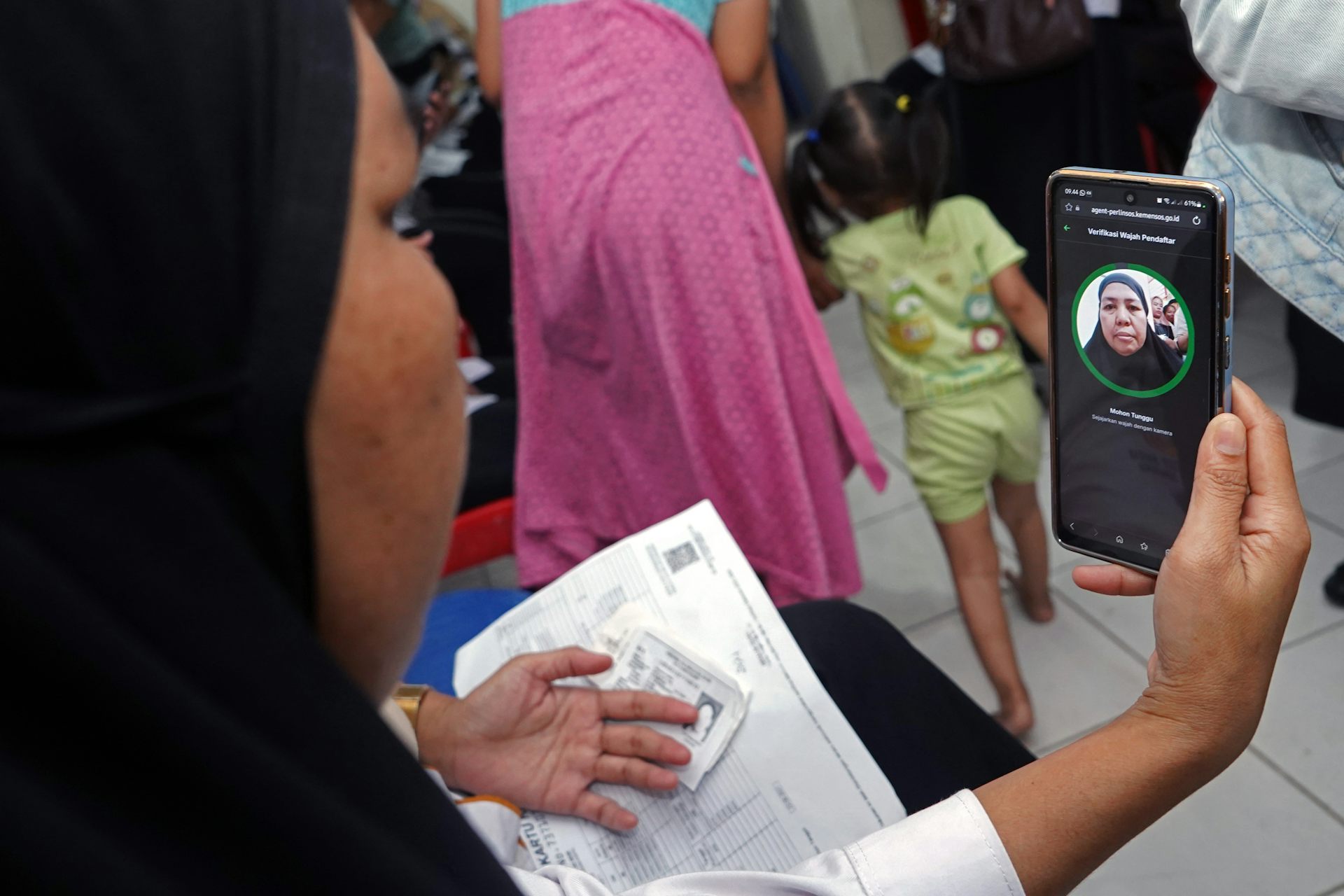Registrasi SIM biometrik dapat memperkuat keamanan digital, tapi efektivitasnya bergantung pada perlindungan data dan pengawasan.