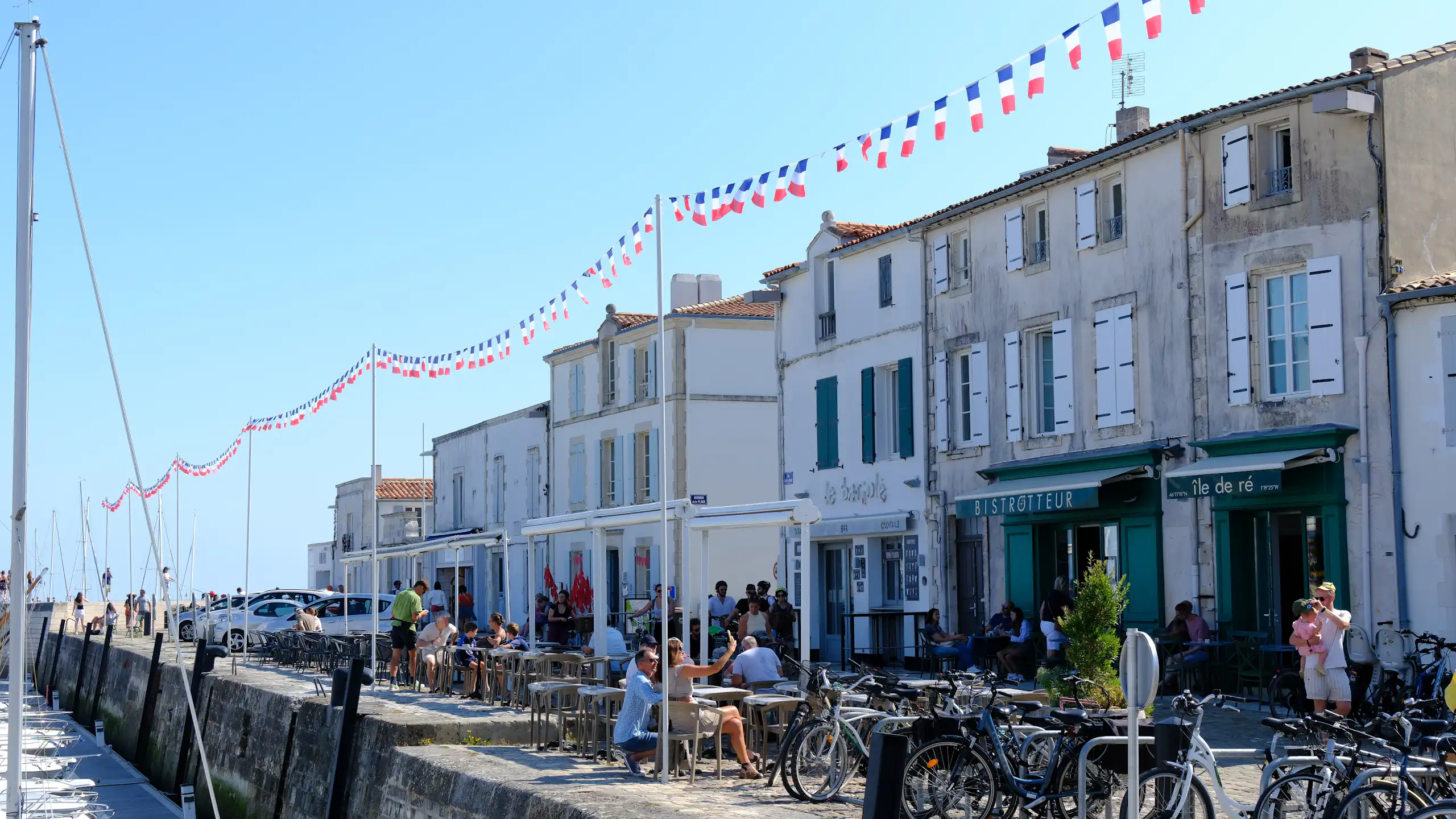 Vue des quais du port de l’île de Ré