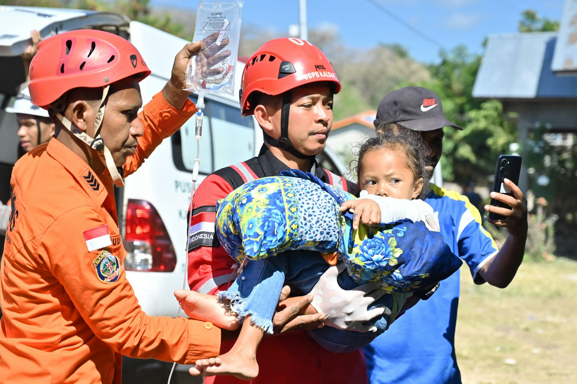 dampak gempa ntt