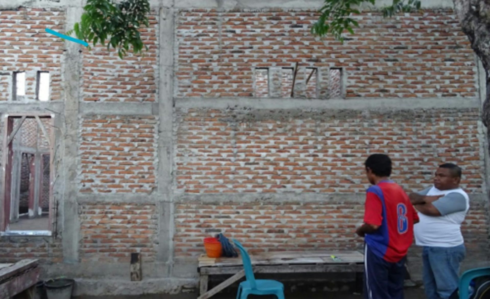 rumah rusak gempa flores 2026