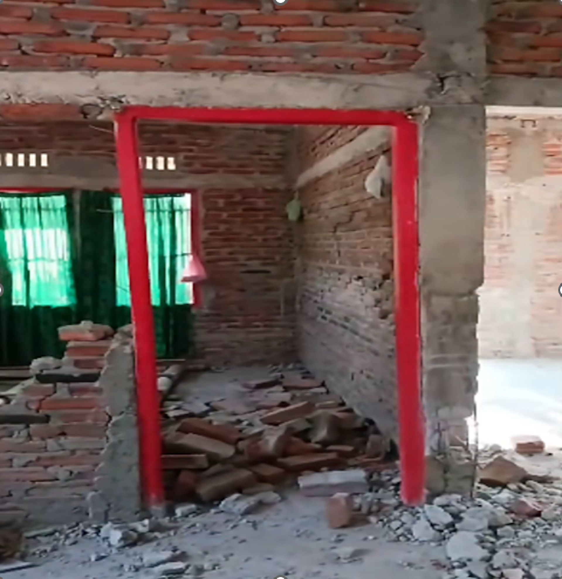 rumah rusak gempa flores 2026
