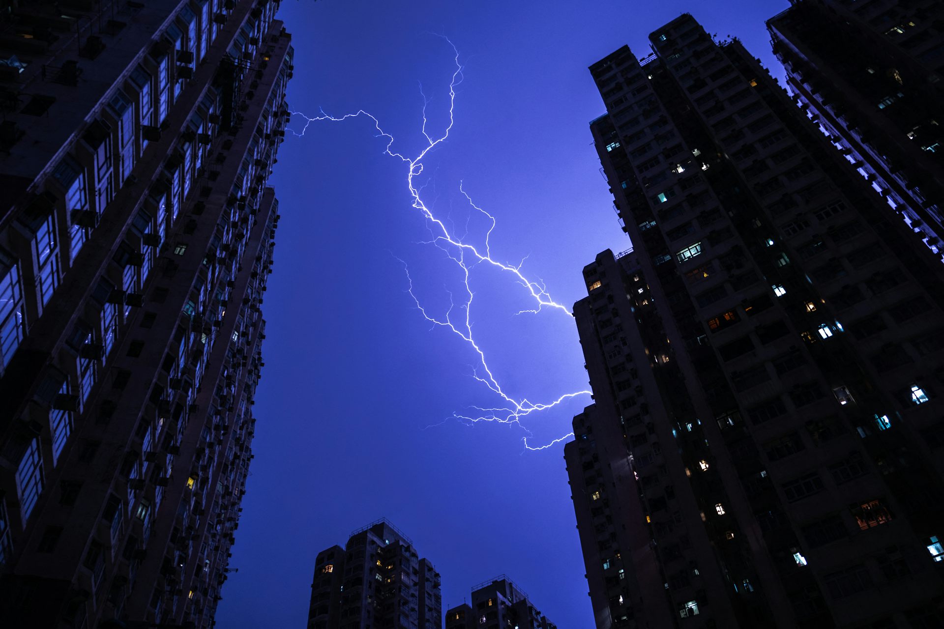 Using thunderquakes to X-ray Earth – a new study shows urban seismology in action