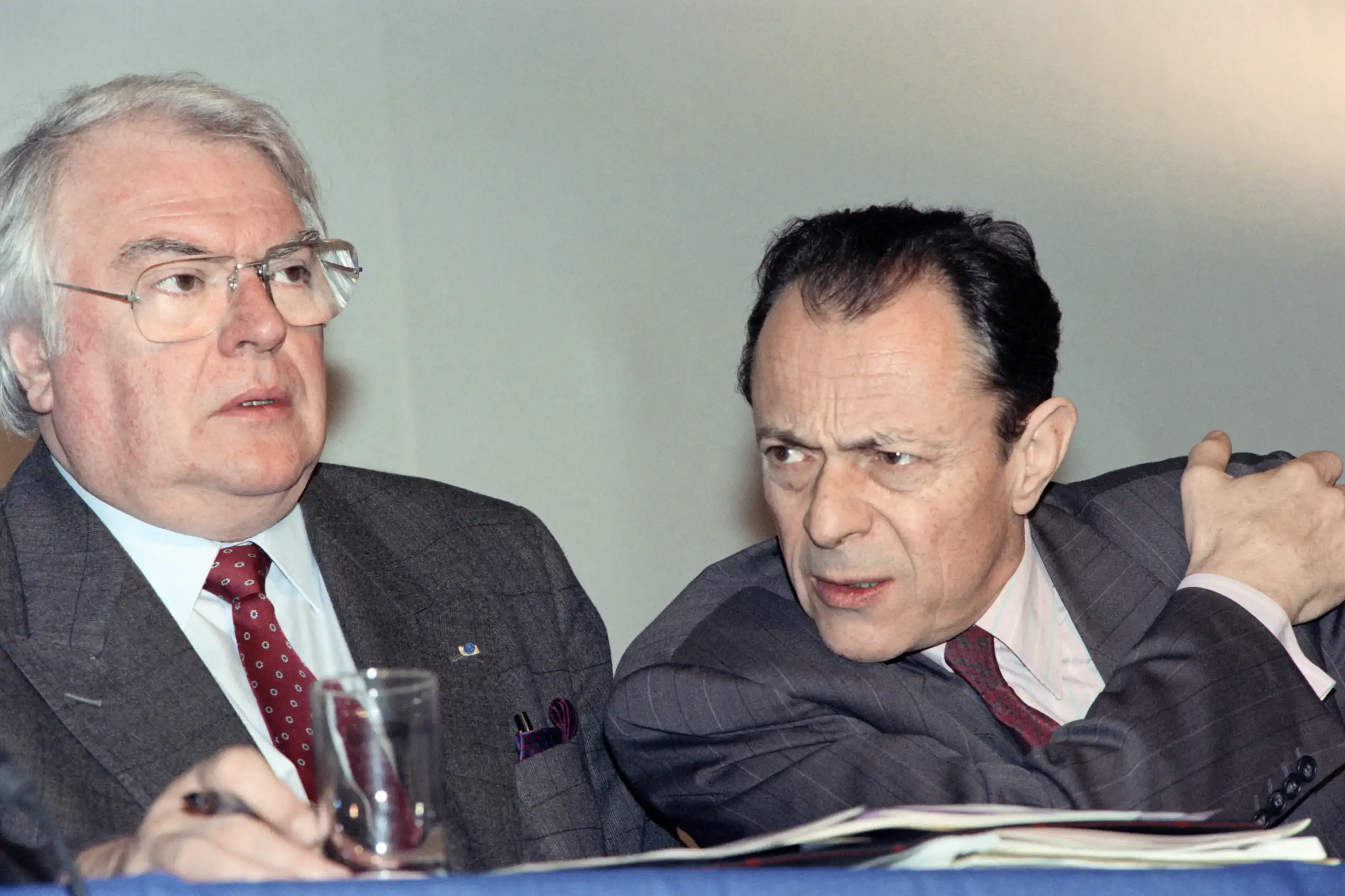 Mauroy et Rocard assis côte à côte