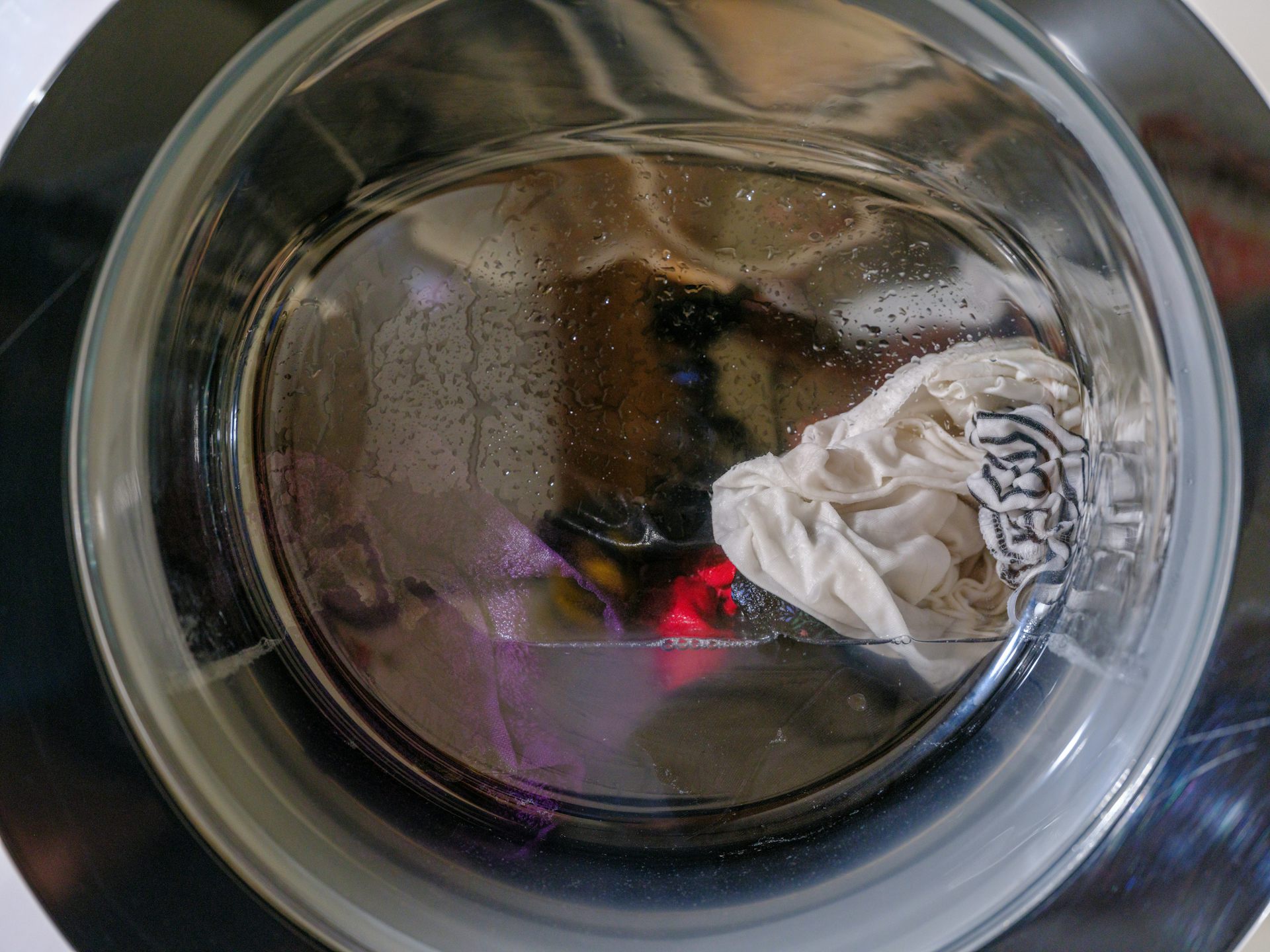 Why does laundry get smelly if it stays wet? A textile scientist explains how to fix it