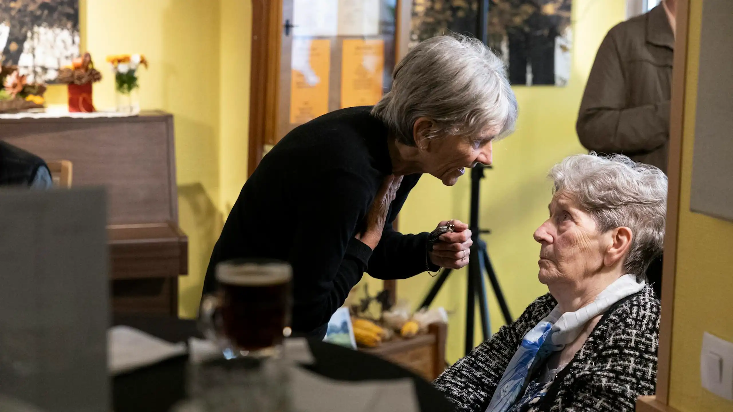 Personnes âgées : contre l’isolement, des politiques publiques à réinventer ?
