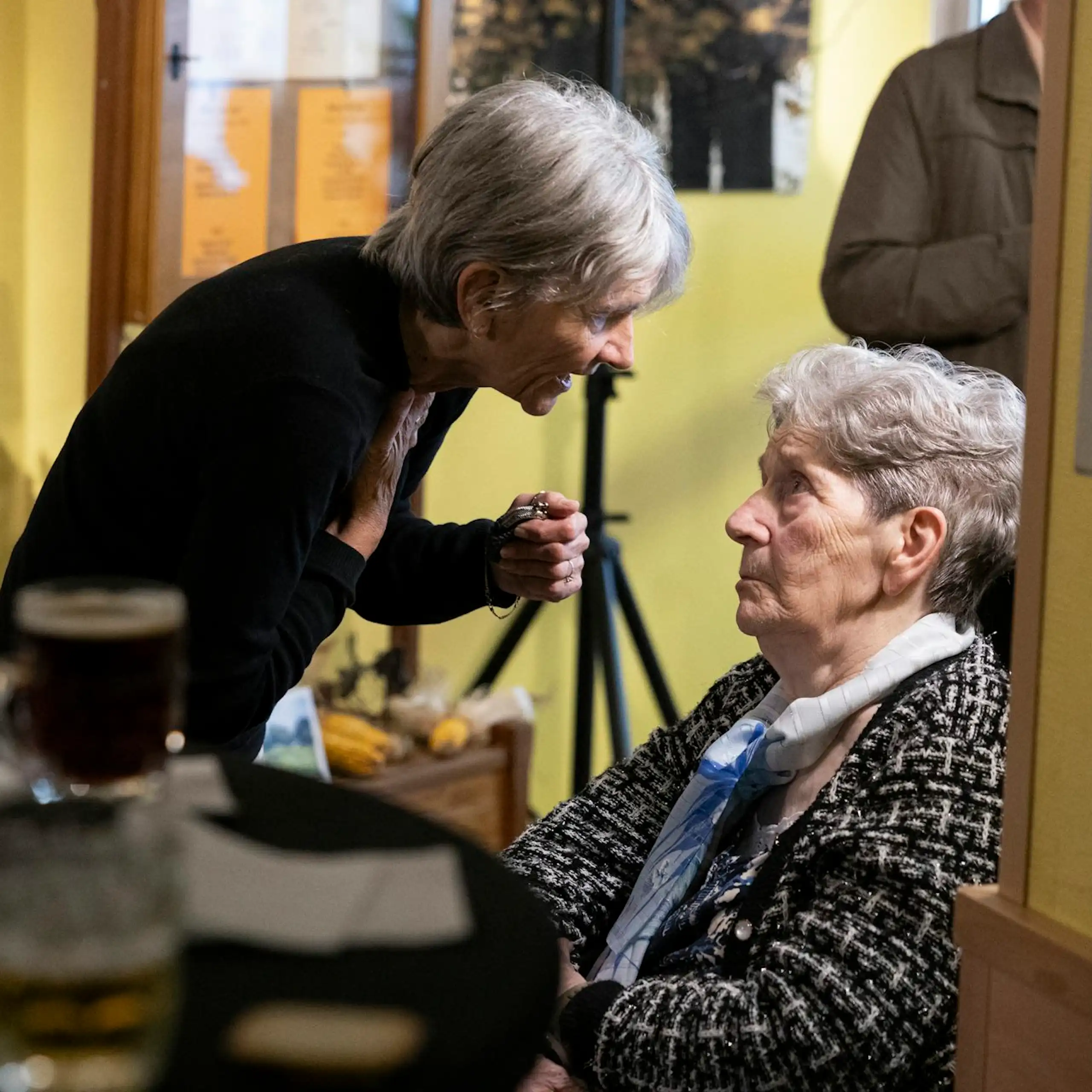 Personnes âgées : contre l’isolement, des politiques publiques à réinventer ?