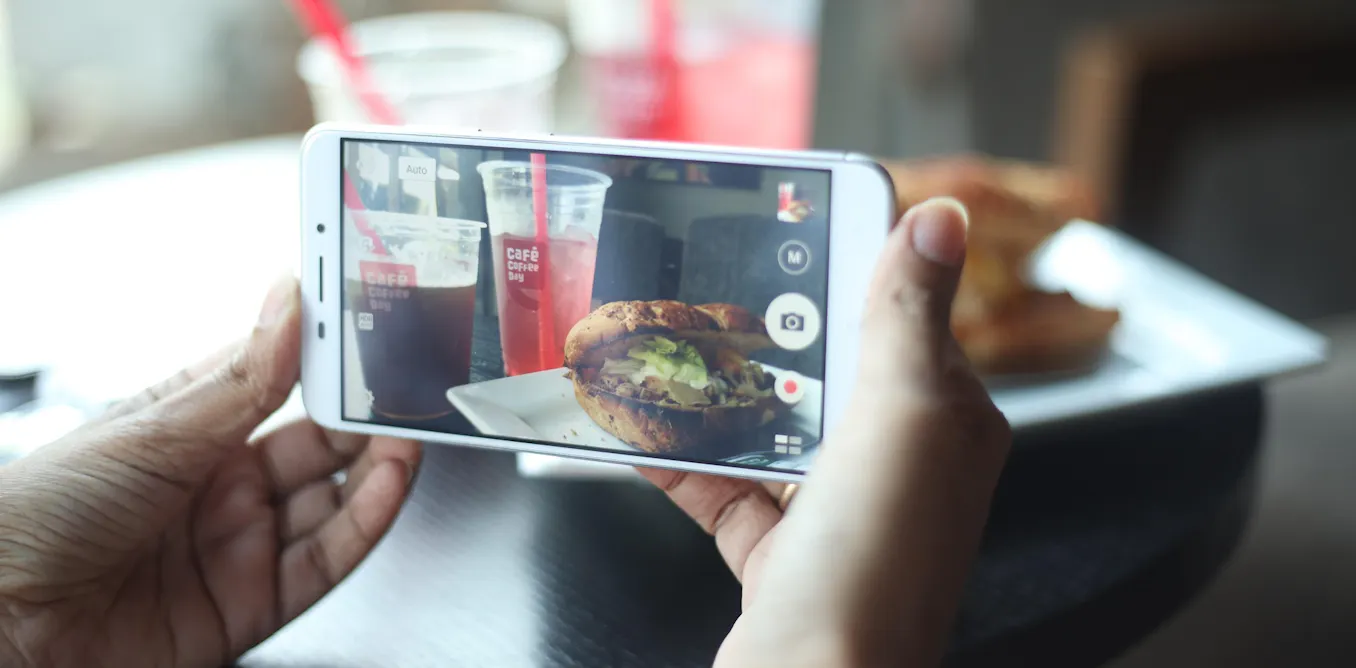 We can’t quit smartphones, but we can manage digital junk food better We can’t quit smartphones, but we can manage digital junk food better