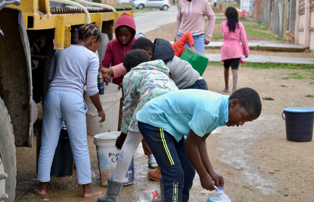 theconversation.com - Carla Higgs - Food garden or swimming pool? South Africa's water crisis isn't just about a shortage. It's about equality